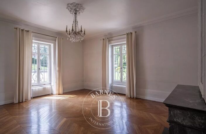 Saint-Didier de Formans - Propriété avec maison de 291m² environ - 5 chambres - Dépendances - Piscine -  Parc clos — photo 4