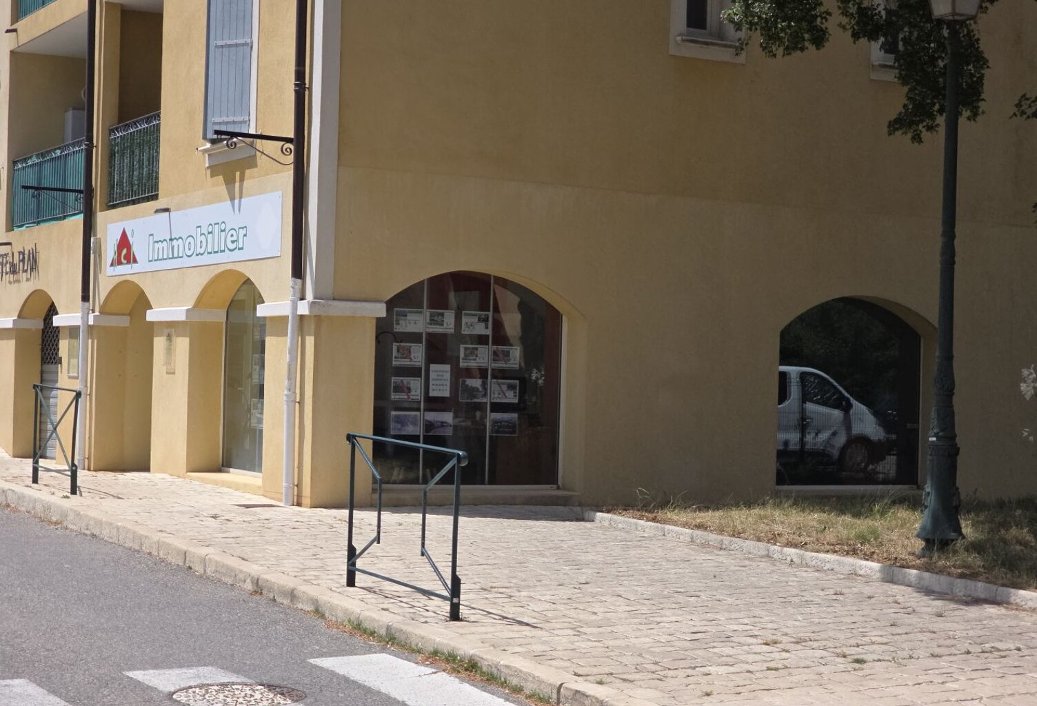 Local commercial — photo 1