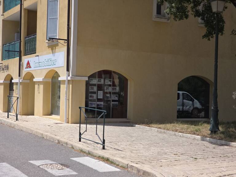 Local commercial — photo 1