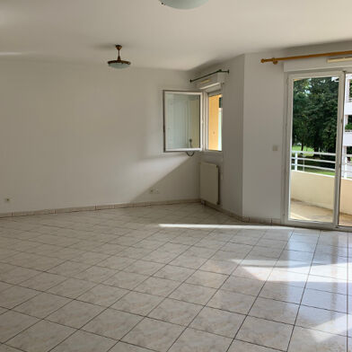 Appartement 3 pièces 745 €
