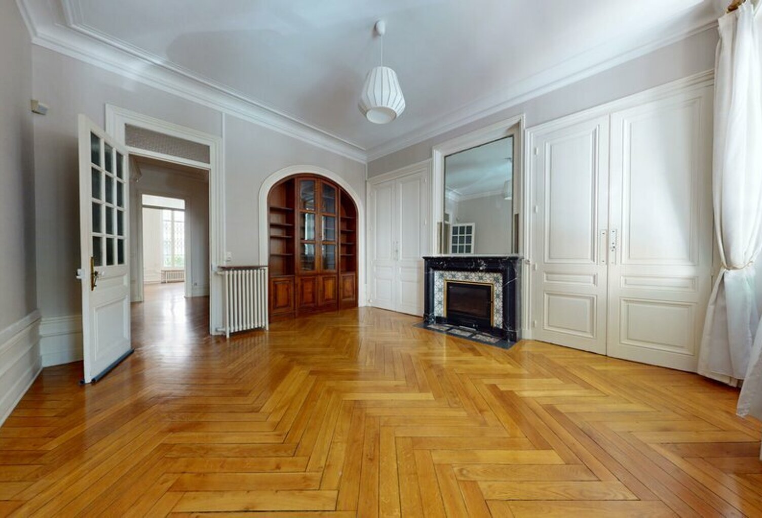 BUREAUX à LOUER — photo 1