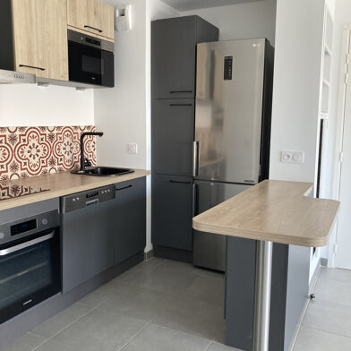 Appartement 2 pièces 858 €