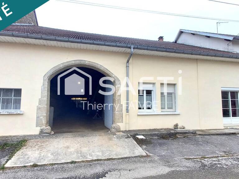 Maison pierre avec grandes dépendances et terrain. — photo 1