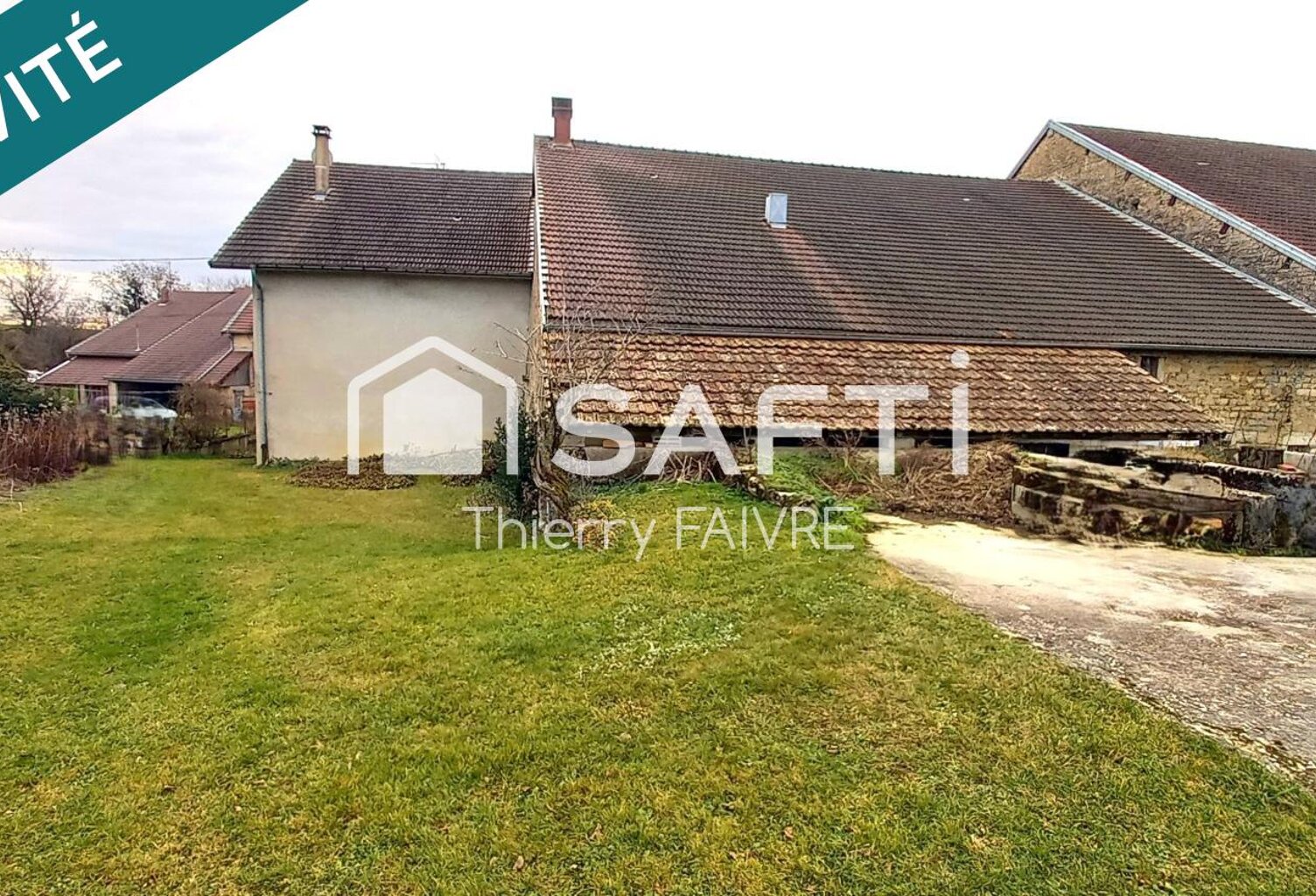 Maison pierre avec grandes dépendances et terrain. — photo 1