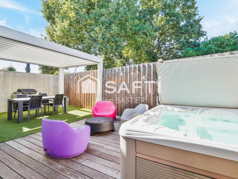 Eysines / Caudéran  Maison d'environ 127m2 avec 4 chambres, 2 extérieurs, stationnement — photo 1