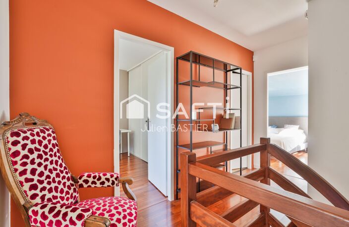 Eysines / Caudéran  Maison d'environ 127m2 avec 4 chambres, 2 extérieurs, stationnement — photo 5