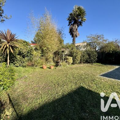 Maison 6 pièces 2000 €