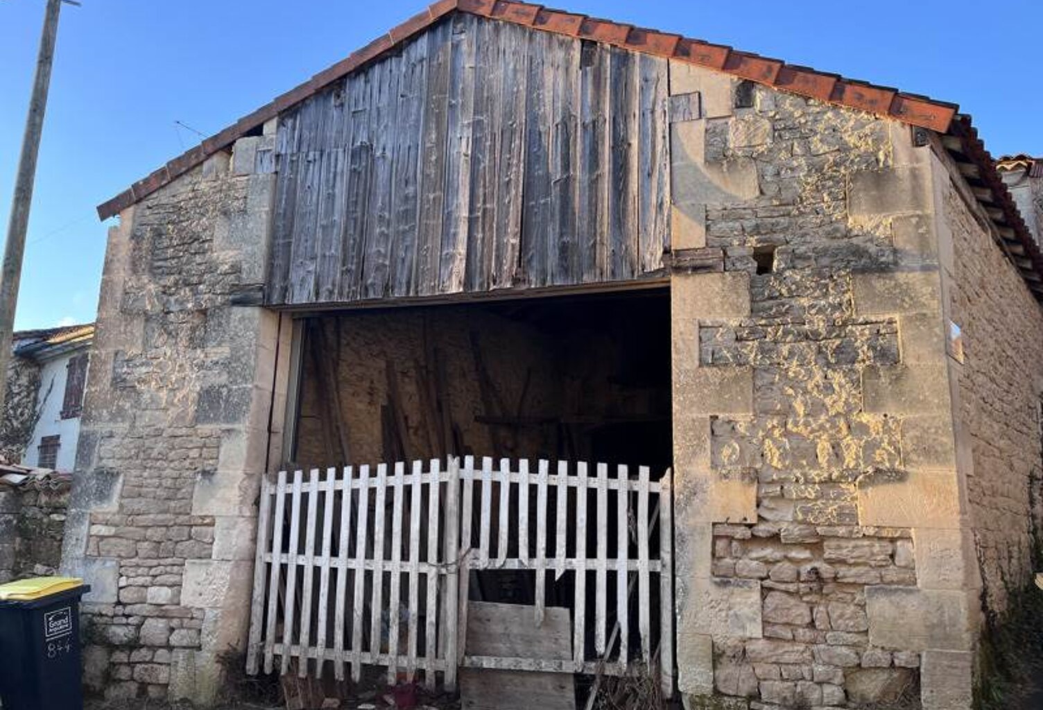 Grange de 1 pièces principales — photo 1