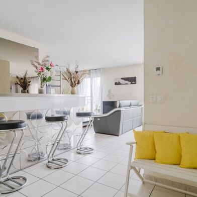 Appartement 4 pièces 348480 €