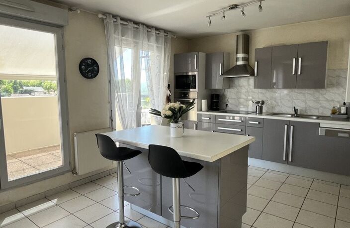 Vente appartement 4 pièces 100 m² Décines-Charpieu (69150) — photo 5