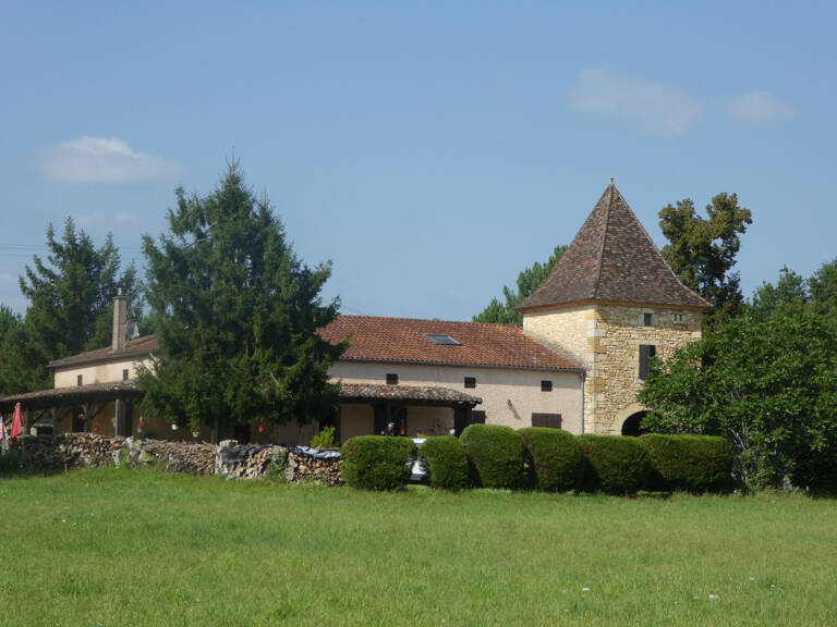 MAISON EN PIERRE DU PAYS AVEC PISCINE — photo 1