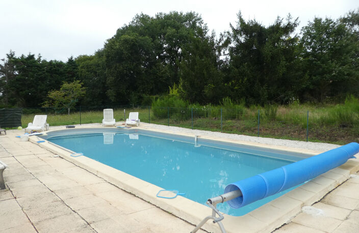 MAISON EN PIERRE DU PAYS AVEC PISCINE — photo 2