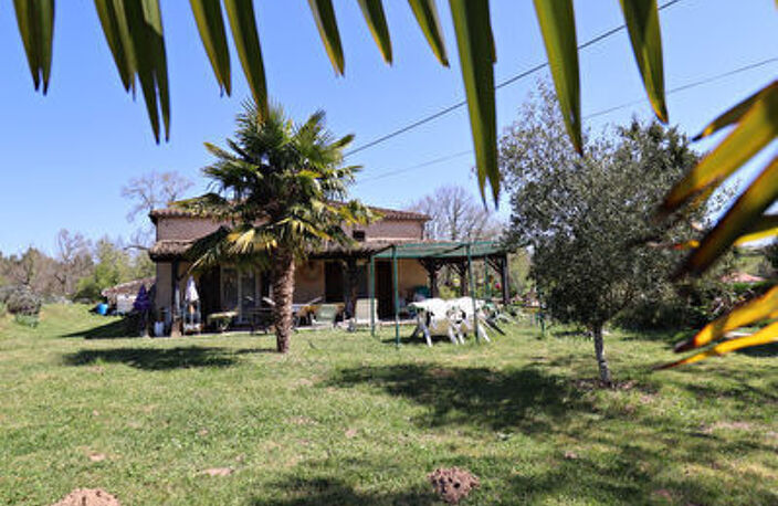 MAISON EN PIERRE DU PAYS AVEC PISCINE — photo 5