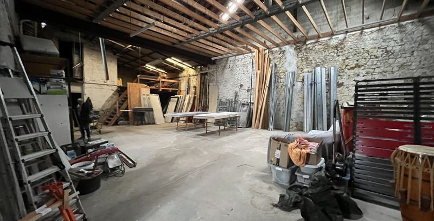 Vente immeuble   La Rochefoucauld-en-Angoumois (16110) — photo 1