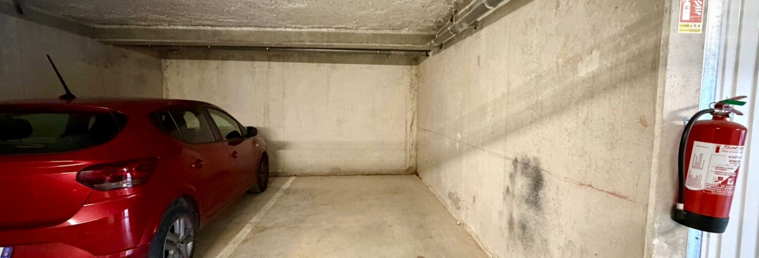 Garage  13 m² à vendre à Auriol (13390)