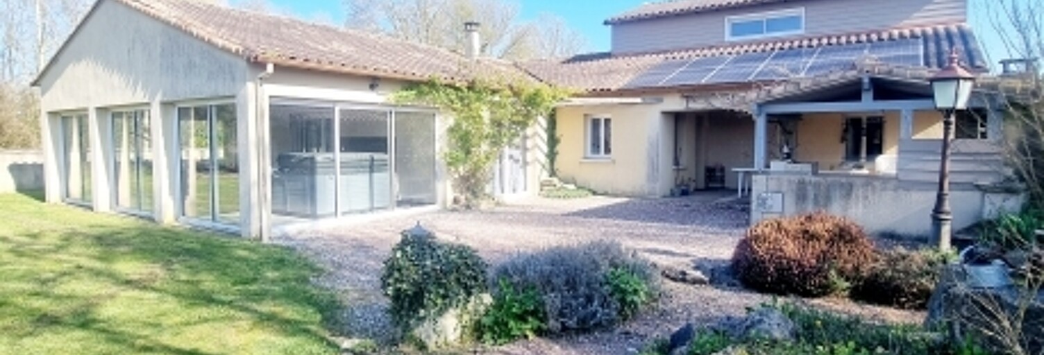 Maison 8 Pièces 238 m² à vendre à Fontenille-Saint-Martin-d'Entraigues (79110)