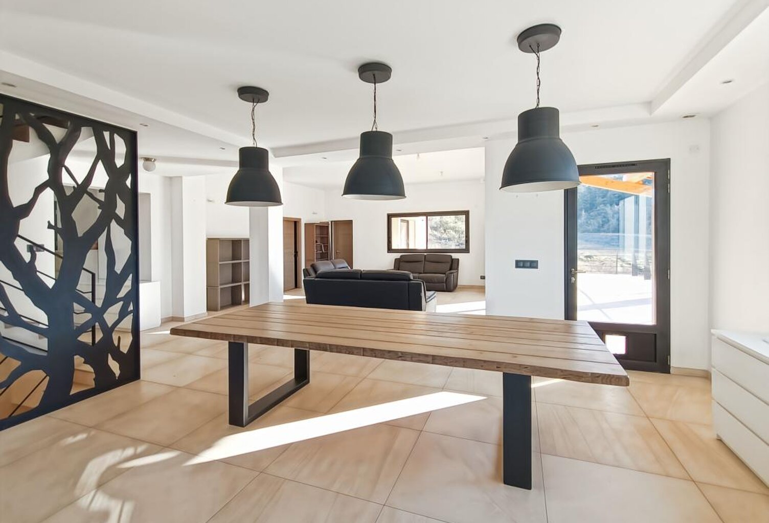 Maison familiale de 281m² - Terrain 7900m² - 5 chambres - Pièce de vie 78m² - Dépendances — photo 1