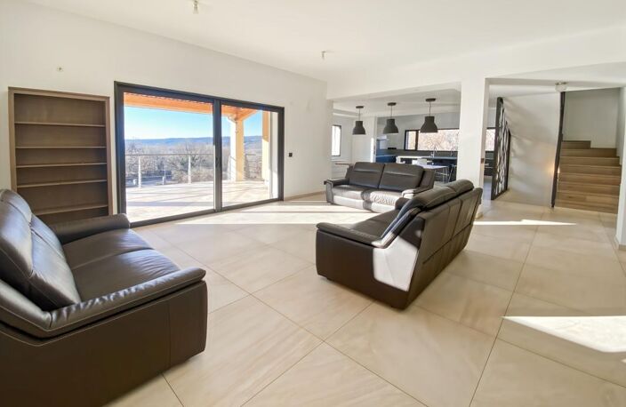 Maison familiale de 281m² - Terrain 7900m² - 5 chambres - Pièce de vie 78m² - Dépendances — photo 4