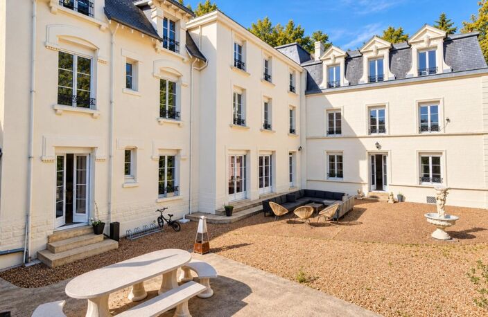 Demeure d'exception XVIIIe-XIXe de 450 m² sur parc clos 1 500 m² : Piscine couverte chauffée, sauna, suites et espace professionnel indépendant 73 m² — photo 2