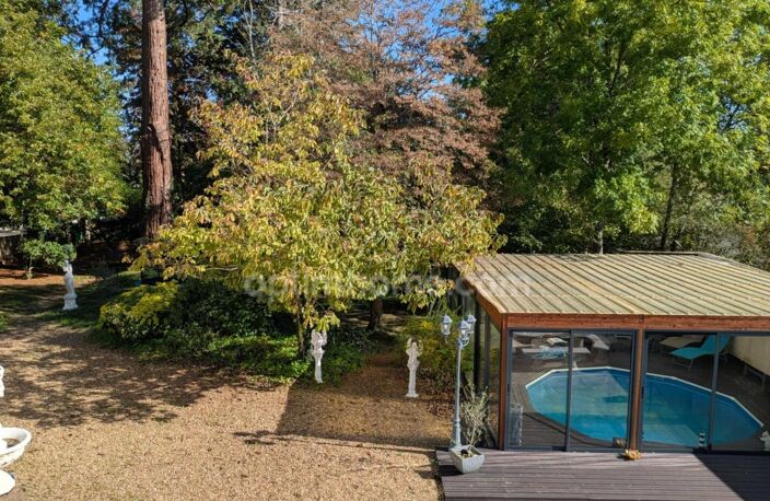 Demeure d'exception XVIIIe-XIXe de 450 m² sur parc clos 1 500 m² : Piscine couverte chauffée, sauna, suites et espace professionnel indépendant 73 m² — photo 3
