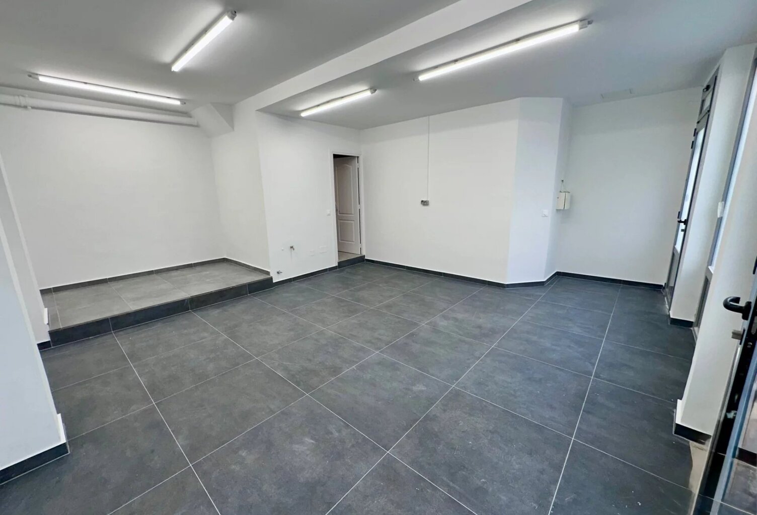 Local commercial — photo 1