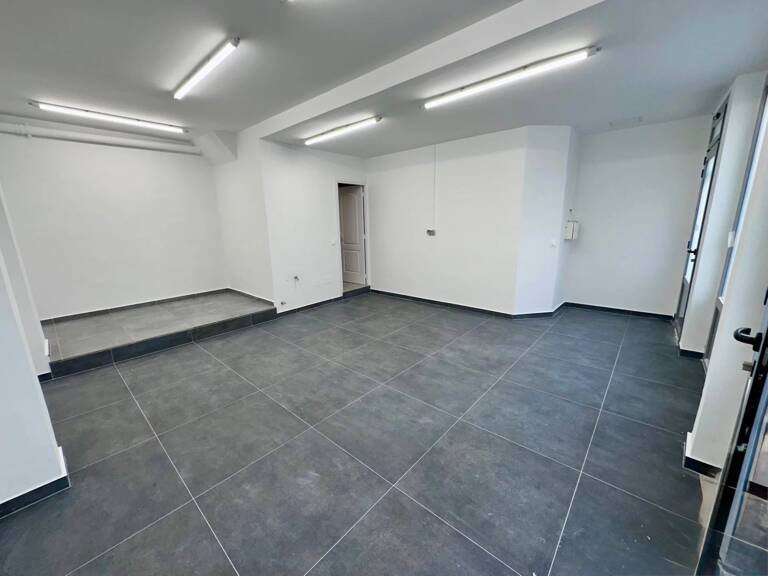 Local commercial — photo 1