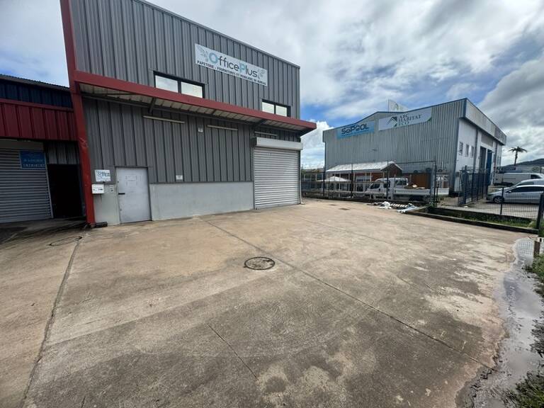 Magnifique opportunité de location d'un dépot de 280 m2 idéalement situé dans la zone d'activités de Cogneau Larivot — photo 1
