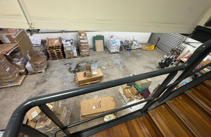 Magnifique opportunité de location d'un dépot de 280 m2 idéalement situé dans la zone d'activités de Cogneau Larivot — photo 2