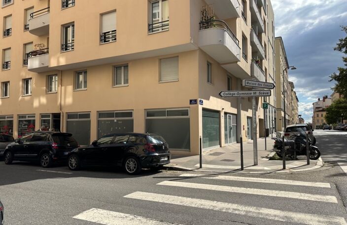 MURS Local/bureau à vendre LYON 4EME ARRONDISSEMENT (69), local en angle de 70m2 environ, idéal professions libérales — photo 5