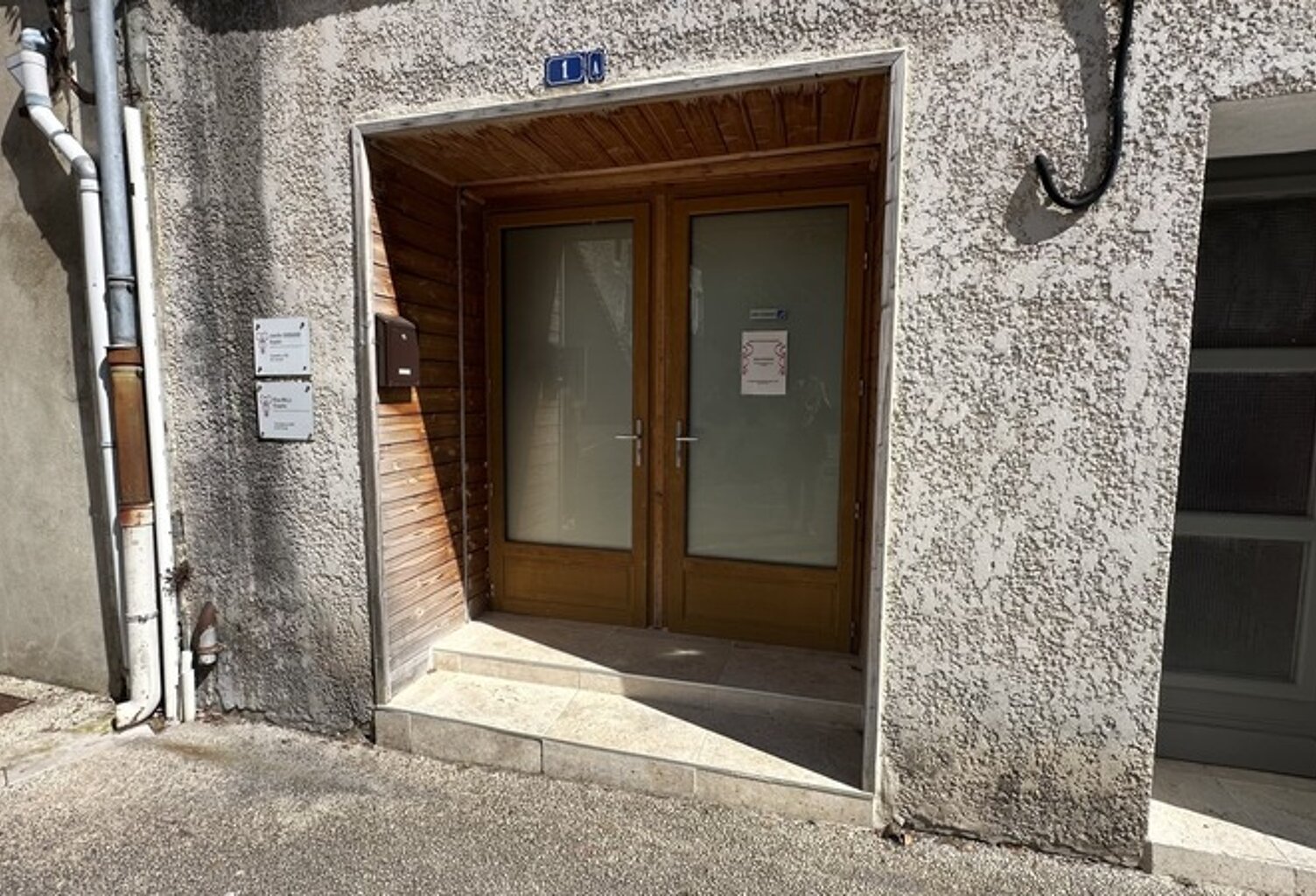 Local/bureau à vendre BARBEZIEUX SAINT HILAIRE (16) - 87m² — photo 1