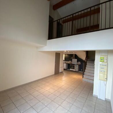 Appartement 3 pièces 835 €