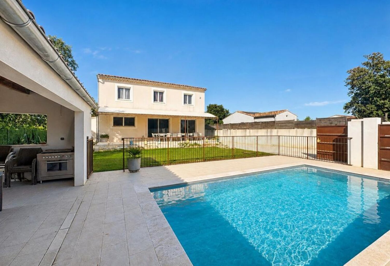 Maison À Vendre, Sorgues, 135 m², 4 chambres, Jardin clos, piscine, Garage — photo 1