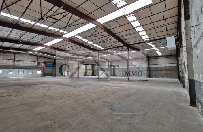 ENTREPOT-BUREAUX DE 1600M2 EN VENTE A PLAISIR ! — photo 5