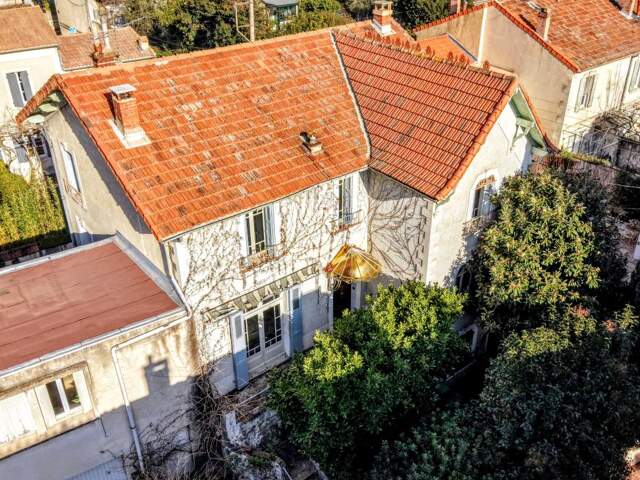 Avignon extra-Muros 1ère ceinture - Maison de charme - 230 m² habitable - rafraichissements à prévoir — photo du bien