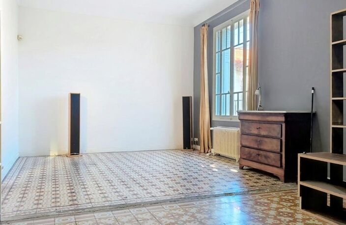 Avignon extra-Muros 1ère ceinture - Maison de charme - 230 m² habitable - rafraichissements à prévoir — photo 4