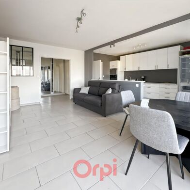 Appartement 3 pièces 1090 €