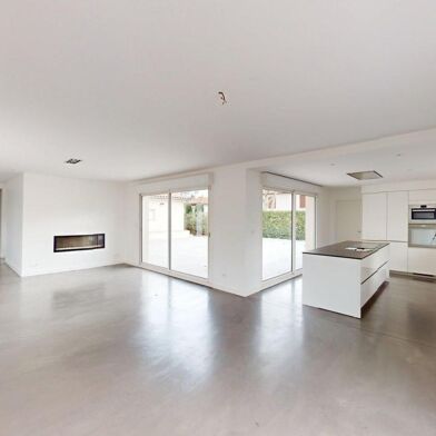 Maison 5 pièces 677250 €