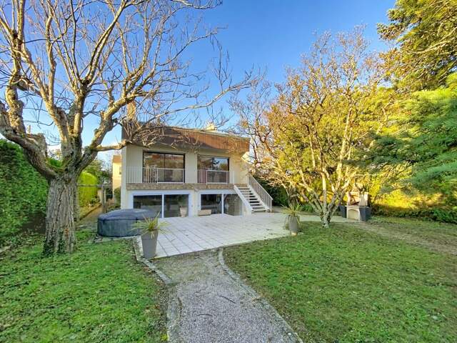 Maison À Vendre avec 1319 m² de terrain — photo du bien