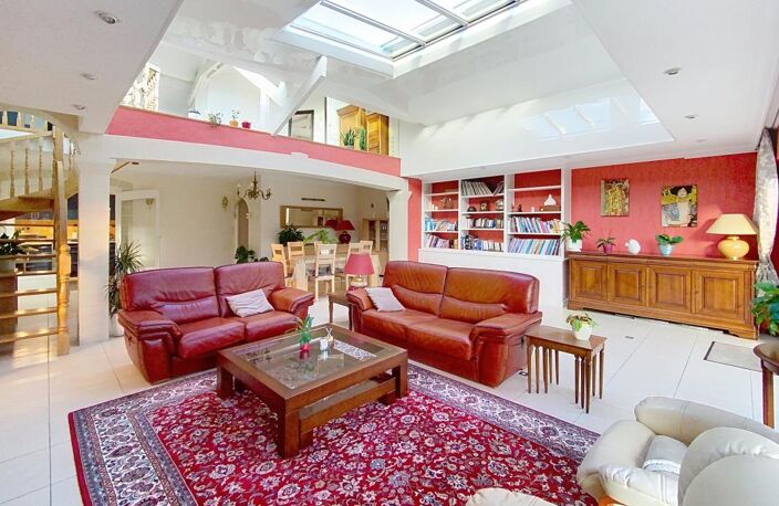 Maison À Vendre avec 1319 m² de terrain — photo 2