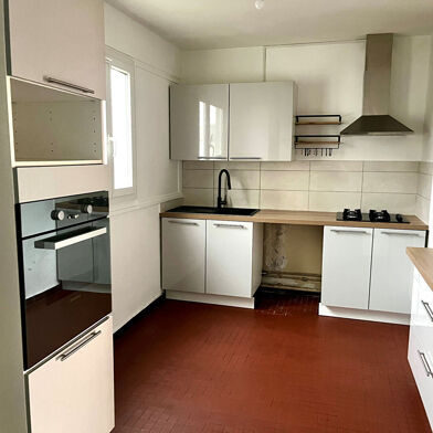 Appartement 3 pièces 890 €