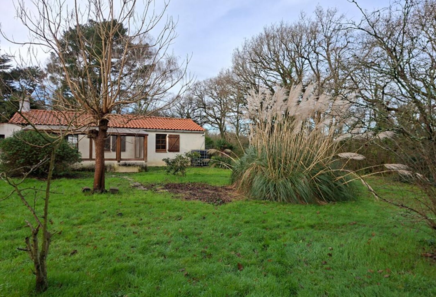 Maison à rénover sur grand terrain arboré - Saint-Gervais — photo 1