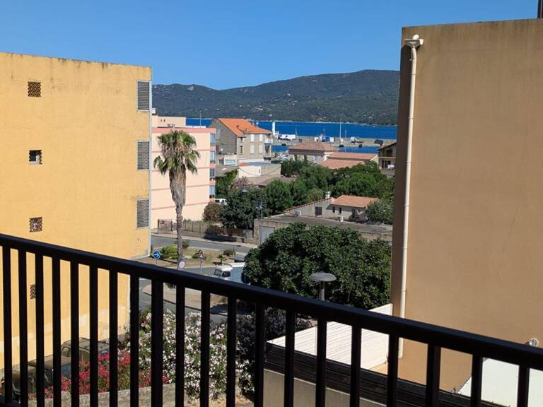Propriano centre, Appartement  4 pièce(s) 105.58 m2 balcon 30 m2, parking, petite vue mer — photo 1