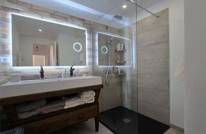 Propriano centre, Appartement  4 pièce(s) 105.58 m2 balcon 30 m2, parking, petite vue mer — photo 4