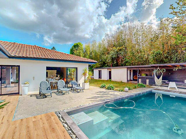 Maison contemporaine avec piscine et appartement indépendant — photo du bien
