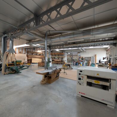 Local industriel  220000 €