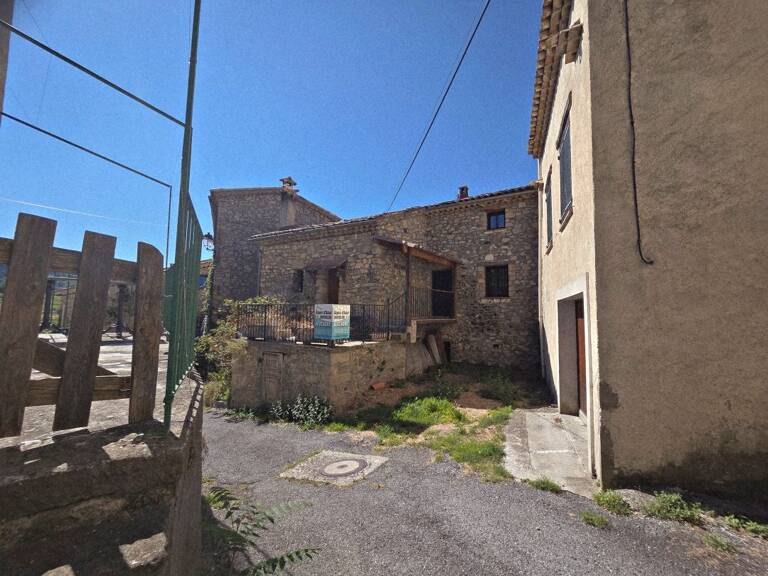 Maison en pierres - terrasse - écurie - Terrain 1 200 m² — photo 1