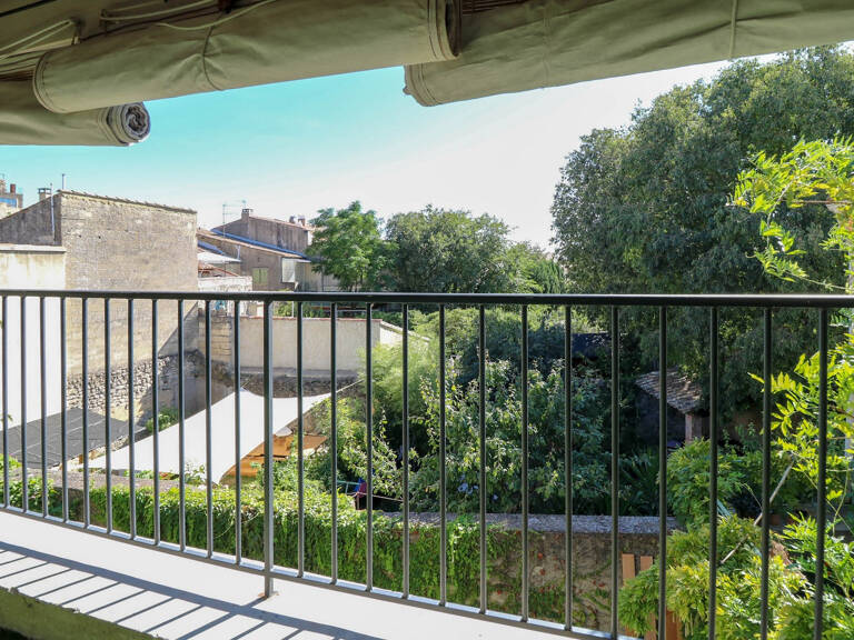 UZES CENTRE PIETON : Maison de ville style loft avec terrass — photo 1