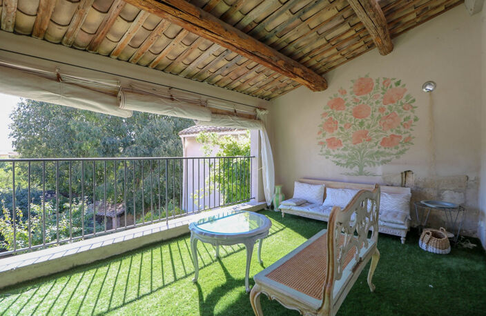 UZES CENTRE PIETON : Maison de ville style loft avec terrass — photo 2