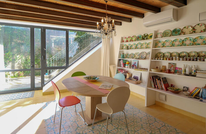 UZES CENTRE PIETON : Maison de ville style loft avec terrass — photo 3
