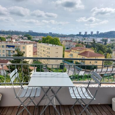 Appartement 4 pièces 1023 €